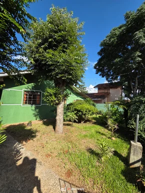 <strong>Casa com sobra de terreno no Cará Cará</strong>