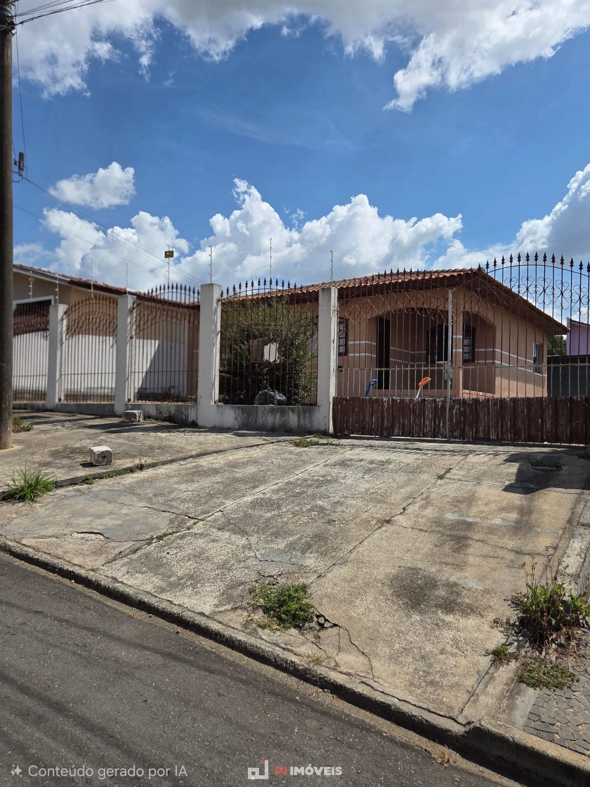 Casa Ampla Com Sobra De Terreno No Bairro Contorno