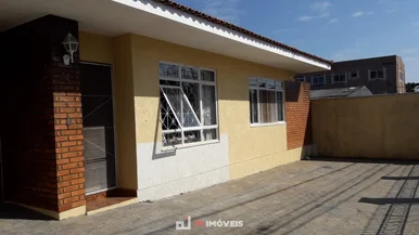 <strong>CASA RESIDENCIAL / COMERCIAL PROXIMO A AV. ANITA GARIBALDI.</strong>