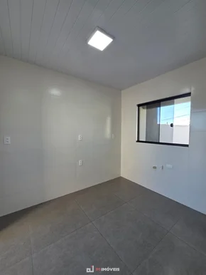 Casa Com 3 Quartos No Contorno.