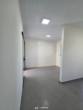 Casa Com 3 Quartos No Contorno.