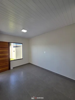Casa Com 3 Quartos No Contorno.