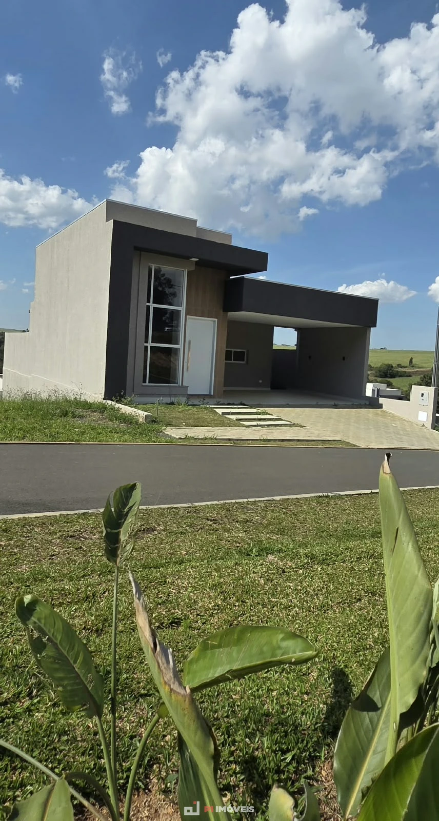Linda Casa No Condomínio Mistral.