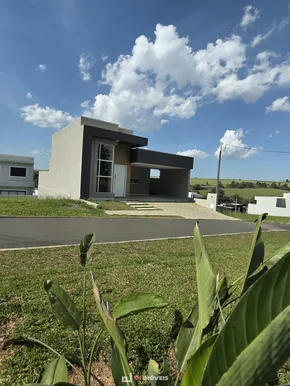 Linda Casa No Condomínio Mistral.