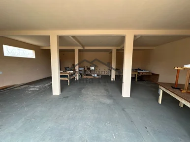 <strong>SALA COMERCIAL COM ESTACIONAMENTO - MONTE BELO</strong>