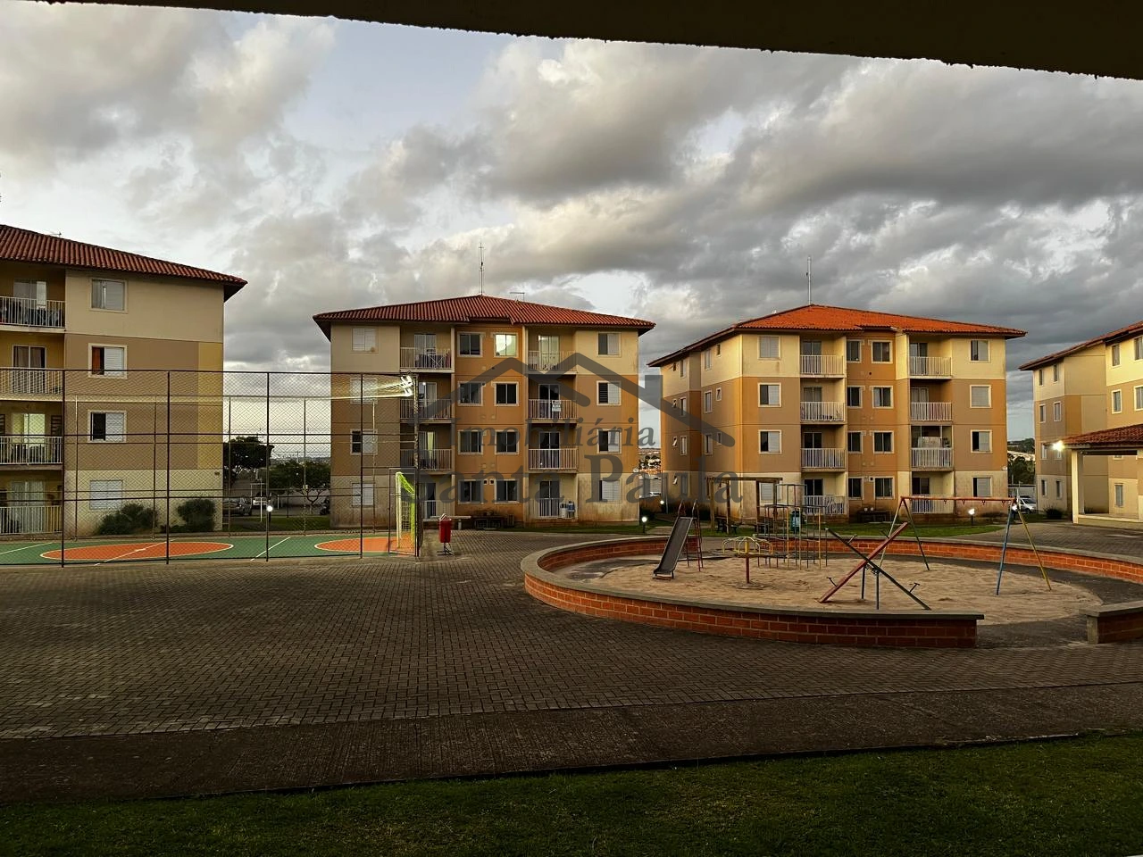 Apartamento - Condomínio Lê Village Pitangui