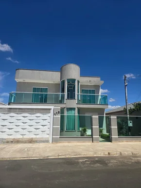 <strong>Sobrado 03 Quartos, Jardim das Araucárias, Castro-PR</strong>