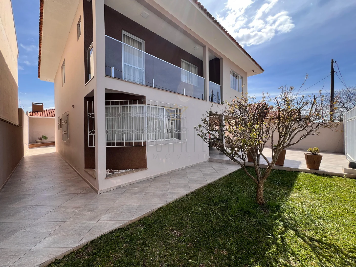 <strong>Sobrado 03 Quartos Sendo 01 Suíte, JD. Araucária I,Castro-PR</strong>