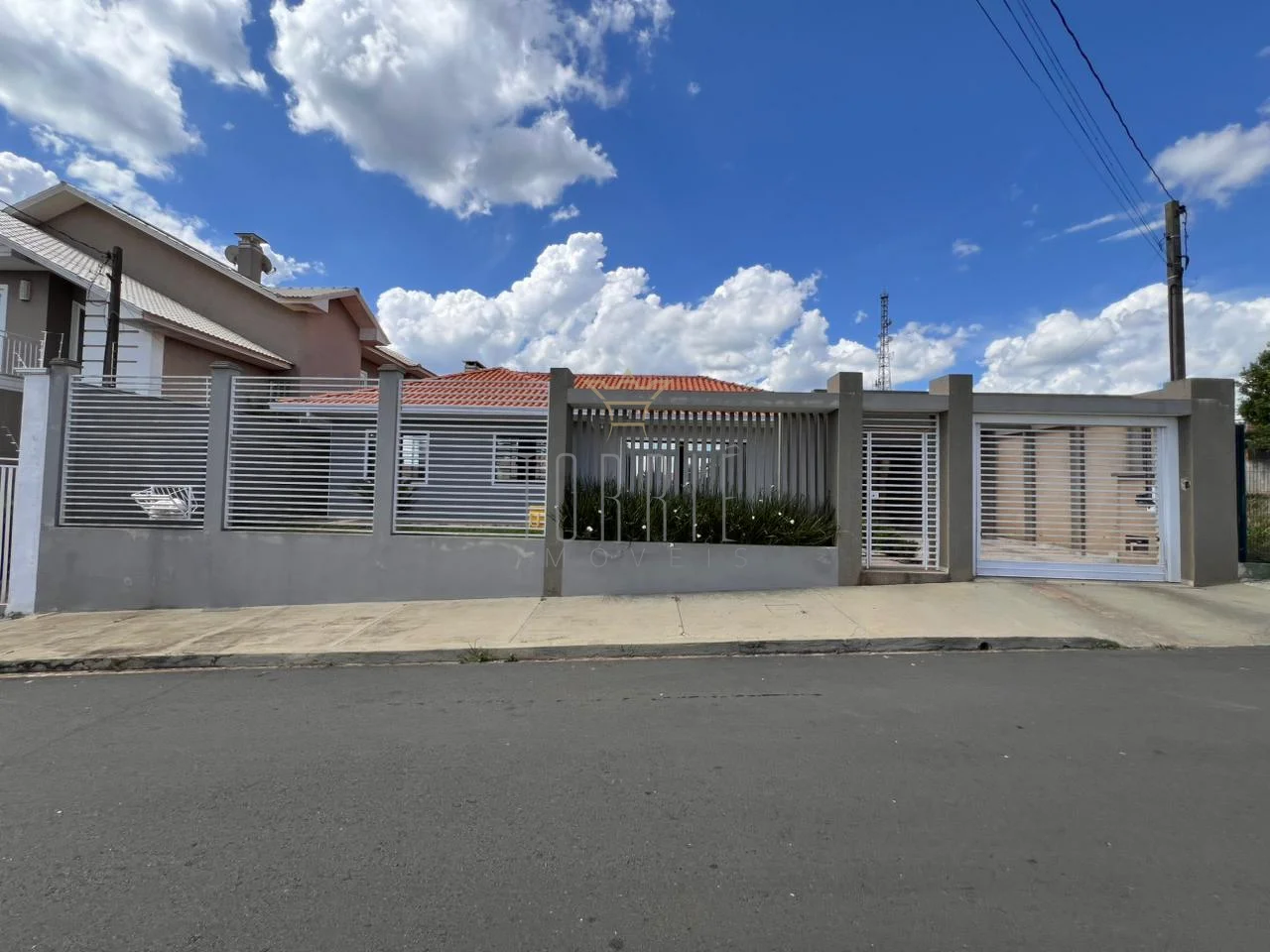 <strong>Casa 4 Quartos à Venda no Jardim das Araucárias, Castro/PR</strong>