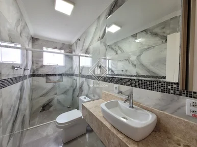 Casa Com Excelente Terreno No Neves