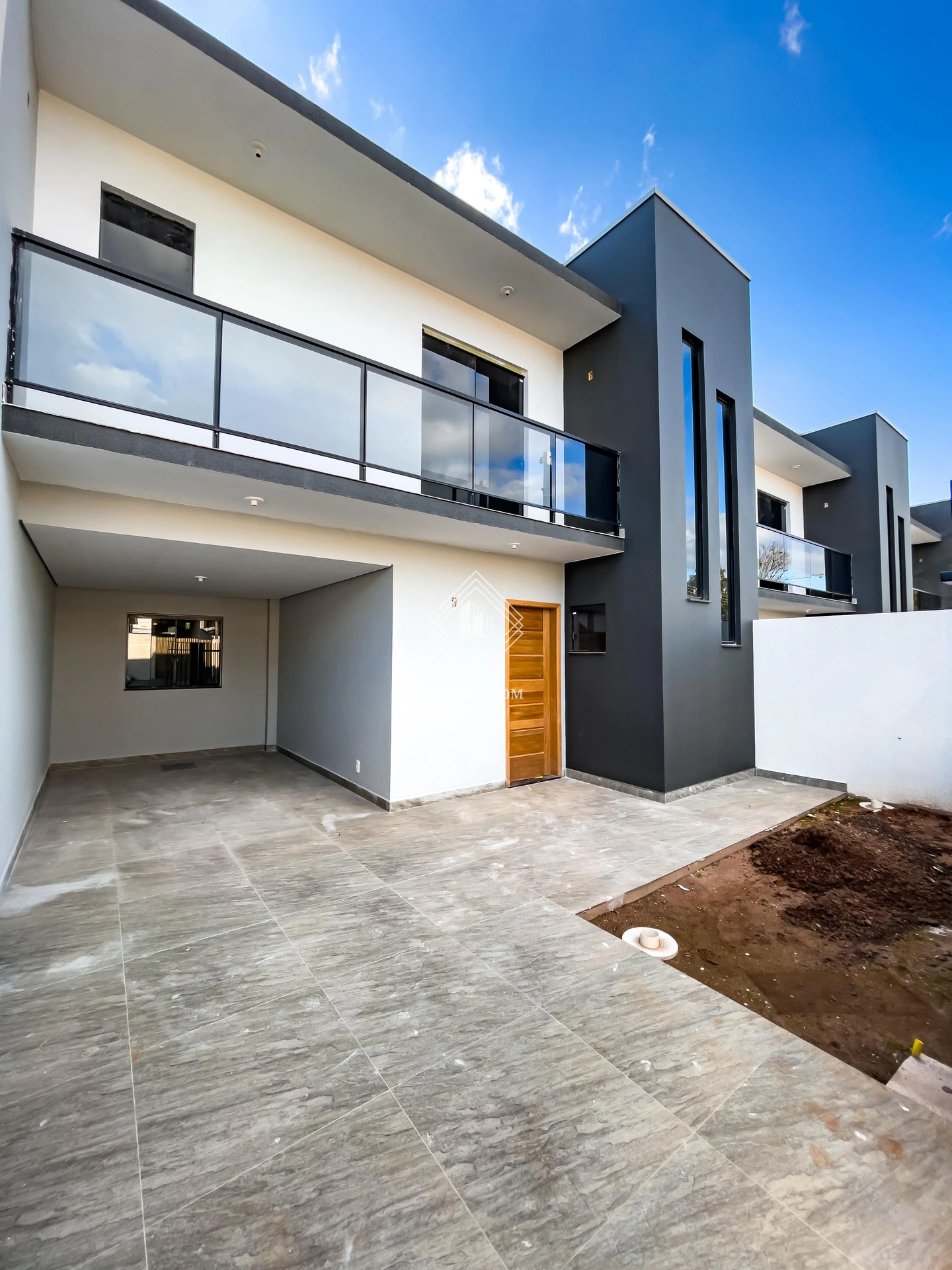 Sobrado De Esquina A Venda No órfãs