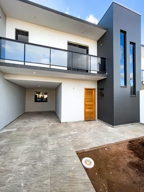 Sobrado De Esquina A Venda No órfãs