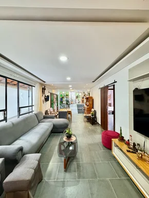 Linda Casa Comercial E/ou Residencial Em Uvaranas