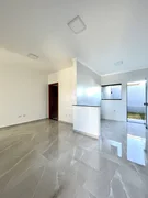 <strong>Casa com passagem lateral no Terraliz</strong>