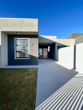 <strong>Casa com passagem lateral no Terraliz</strong>