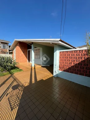 Casa à Venda Com 03 Quartos E Edícula Com Churrasqueira