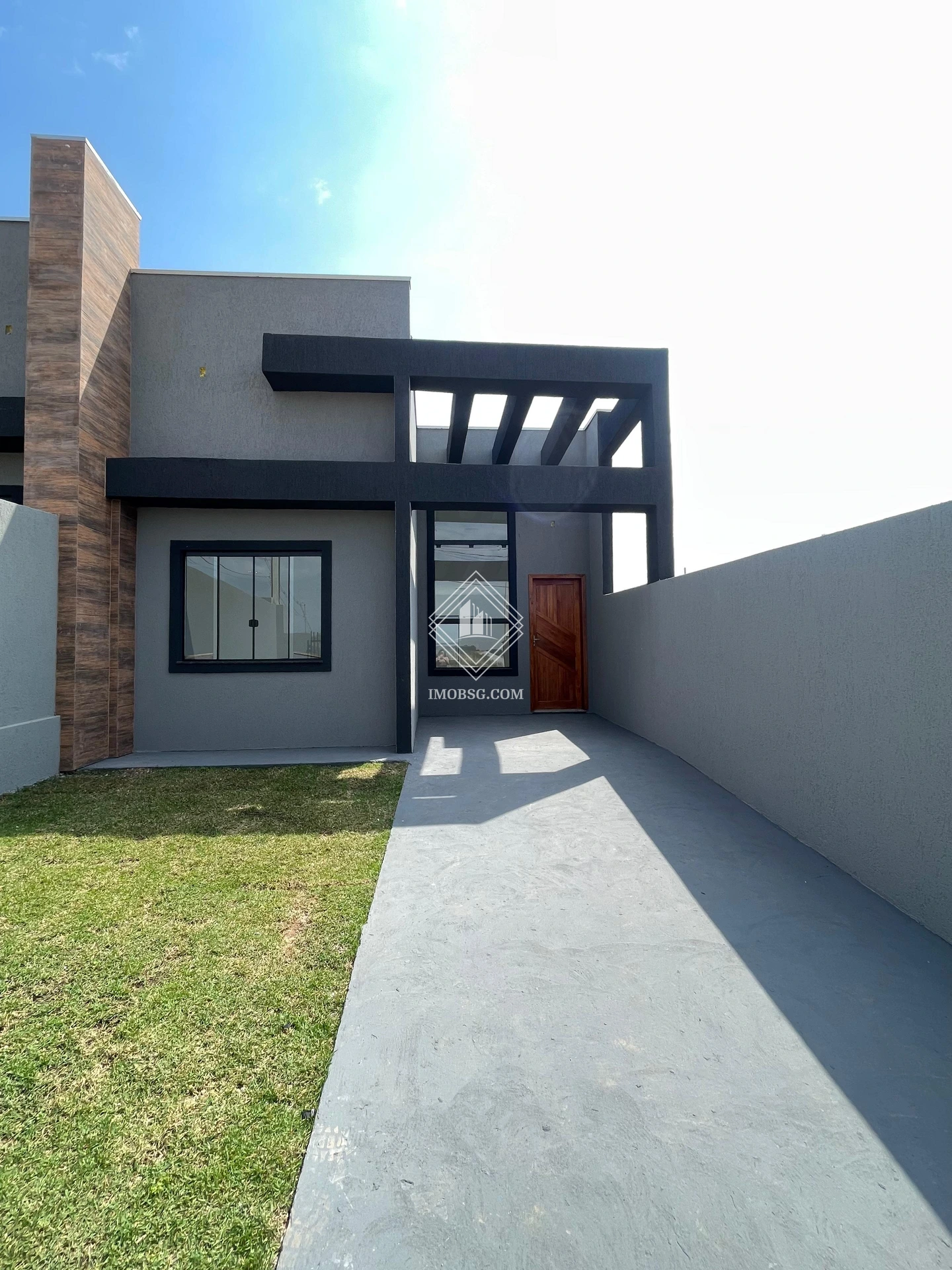 Casa Com 3 Quartos E Terreno No Cará-cará