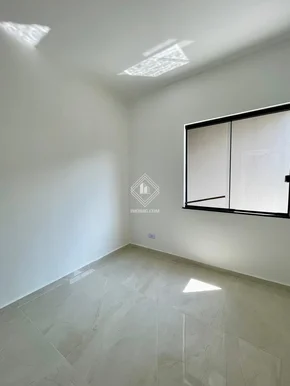 Casa Com 3 Quartos E Terreno No Cará-cará