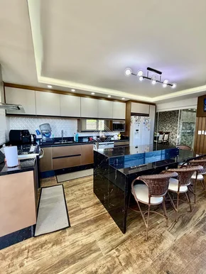 Casa De Esquina Em Oficinas