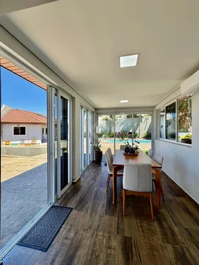 Casa De Esquina Em Oficinas