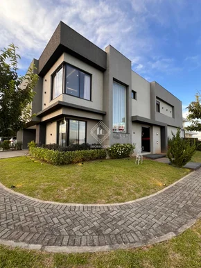 <strong>Casa - Condomínio Coliseu</strong>