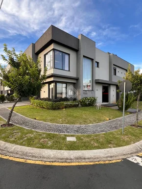 Casa - Condomínio Coliseu