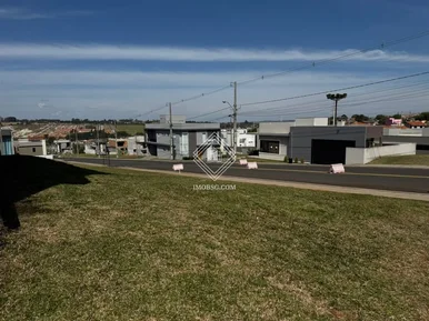 <strong>Terreno de Esquina no Condomínio Ecoville 1</strong>