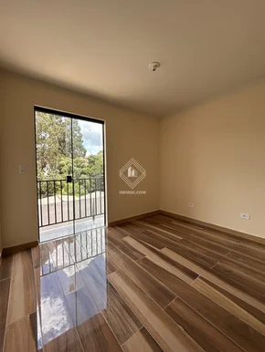 Sobrado á Venda No Jardim Carvalho