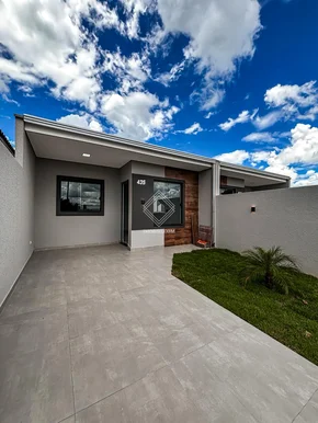 <strong>Casa com 2 quartos e grande terreno nos fundo</strong>