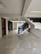 <strong>Sobrado 100% Individual com Piscina - Semi mobiliado</strong>