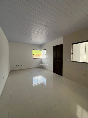 <strong>Casa com passagem lateral no Cidade Jardim</strong>