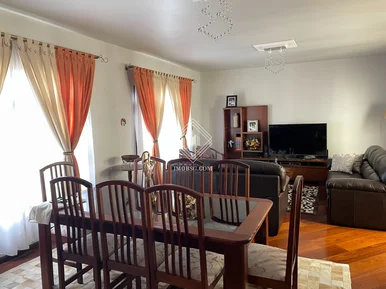 Casa Com Piscina - Bairro Orfãs