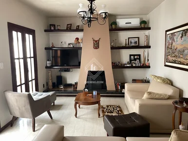 Casa Com Piscina - Bairro Orfãs