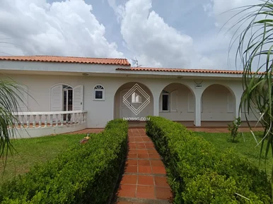 Casa Com Amplo Terreno - Nova Rússia