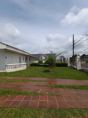 Casa Com Amplo Terreno - Nova Rússia