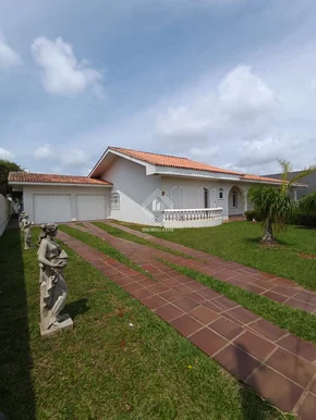 Casa Com Amplo Terreno - Nova Rússia