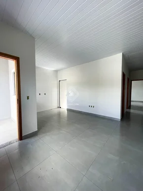 Casa Com Passagem Lateral No Contorno