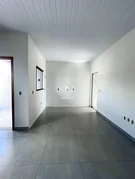 <strong>Casa com passagem lateral no Contorno</strong>