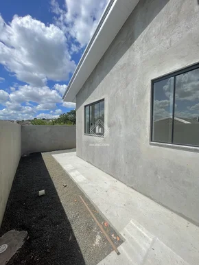 Casa Com Passagem Lateral No Contorno