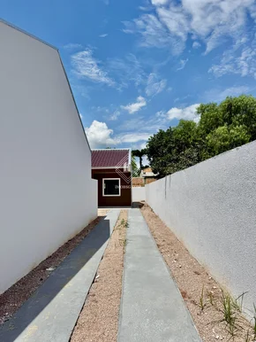 <strong>Casa em Oficinas (casa de fundos, lado direito)</strong>