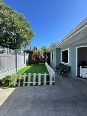 <strong>Casa semimobiliada a venda com edícula</strong>