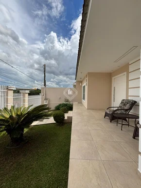 Residência Térrea Com Edícula E Piscina - Semi Mobiliada