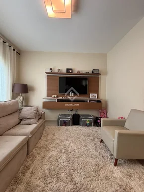 Residência Térrea Com Edícula E Piscina - Semi Mobiliada