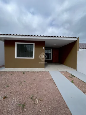 <strong>Casa com passagem lateral no Pq dos Pinheiros</strong>