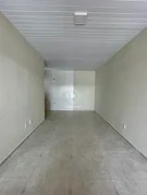 <strong>Casa com passagem lateral no Pq dos Pinheiros</strong>