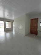 <strong>Casa com passagem lateral no Pq dos Pinheiros</strong>