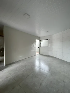 Casa No Lagoa Dourada (frente, Lado Esquerdo)