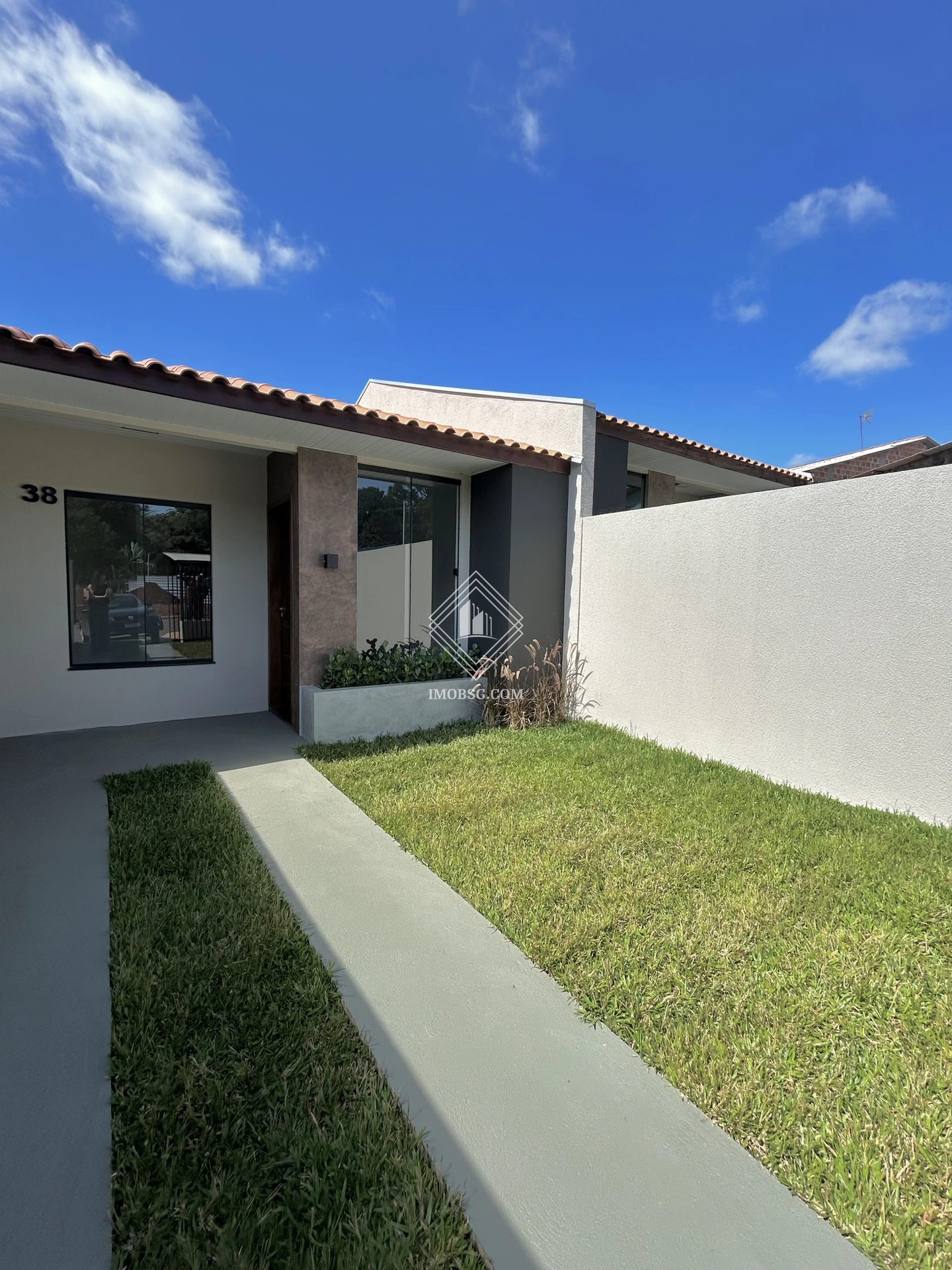 Casa Com 3 Quartos No Cará-cará