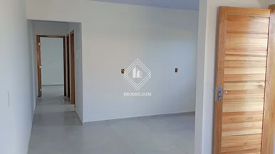 <strong>Casa com passagem lateral no Pq das Palmeiras</strong>