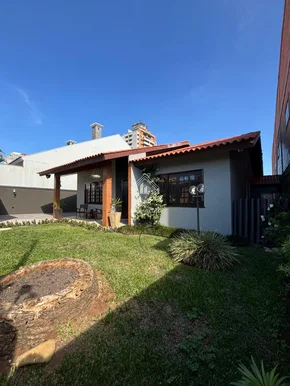 <strong>Casa - Bairro Órfãs</strong>